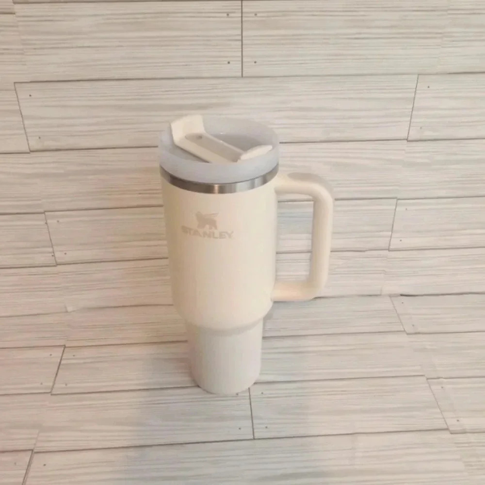Stanley Dune quencher H2.0 flowstate tumbler matte 40z